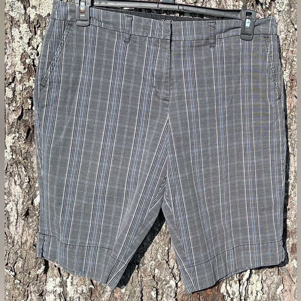 New York & Company Manhattan Chino Women’s Shorts Size 16